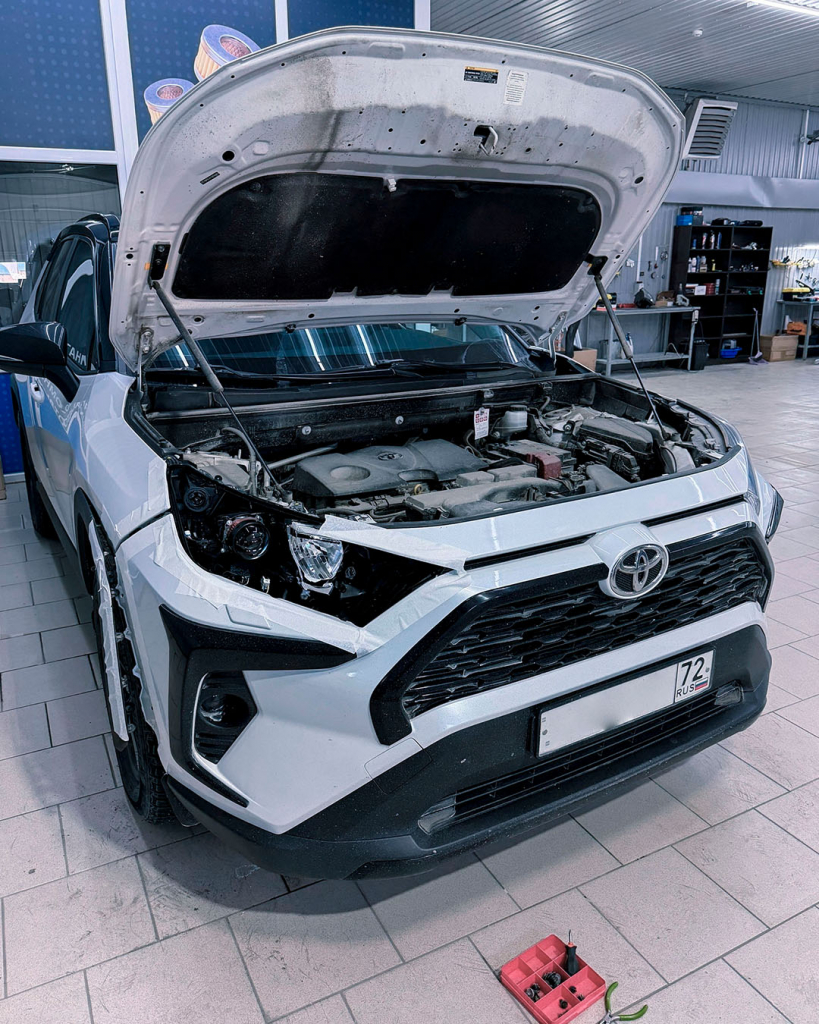 Aozoom в Toyota RAV4 V (XA50).jpg